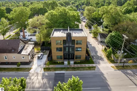 215 Barlow St, Traverse City, MI 49686