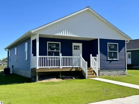 1228 Umber Dr, Traverse City, MI 49696
