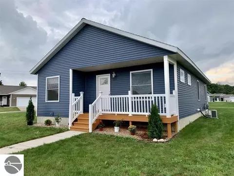742 Ashland Dr, Traverse City, MI 49696