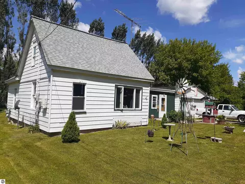 217 Clyde St, Omer, MI 48749