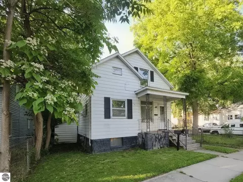 807 E North Union St, Bay City, MI 48706