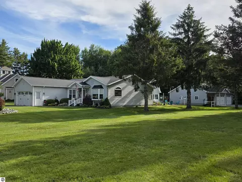 606 Alice St, East Tawas, MI 48730