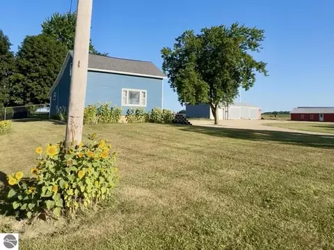 4275 N Vandecar Rd, Weidman, MI 48893