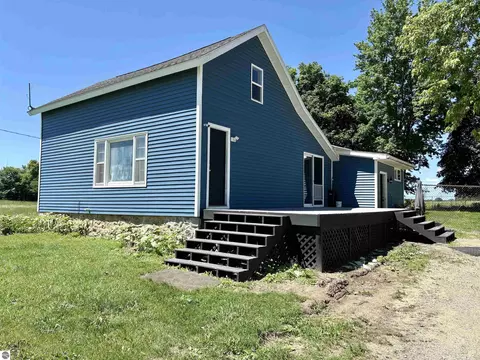 4275 N Vandecar Rd, Weidman, MI 48893