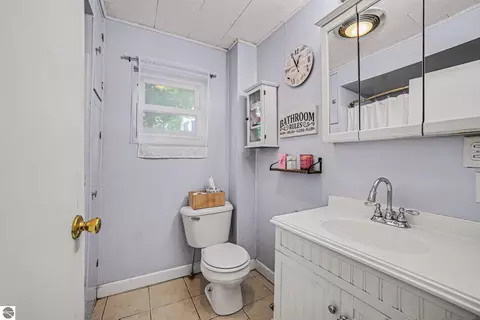 Bath - 406 E May St, Mount Pleasant, MI 48858 photo 2 of 2