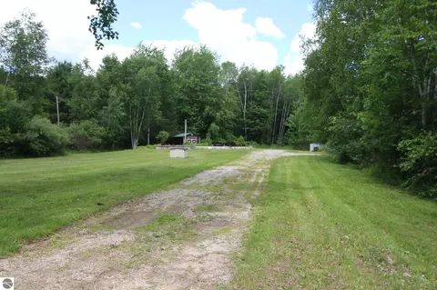 11571 E Deerfield Rd, Shepherd, MI 48883