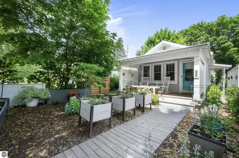 334 W Twelfth St, Traverse City, MI 49684