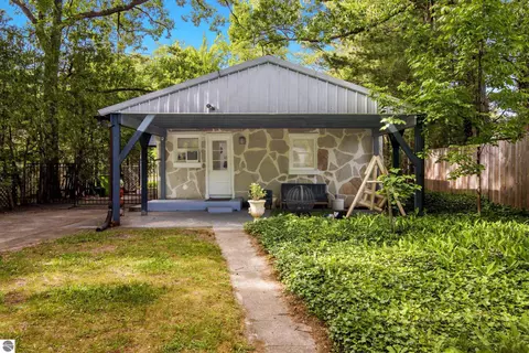 1024 Carver St, Traverse City, MI 49686