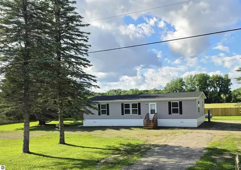 4390 W Seaman Rd, Ithaca, MI 48847