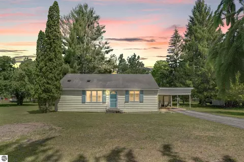 6422 Broadway St, Lake City, MI 49651