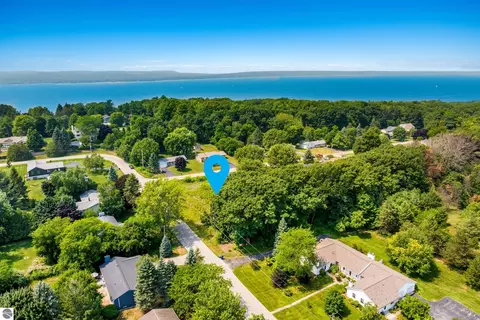 7016 Hilltop Ave, Traverse City, MI 49686