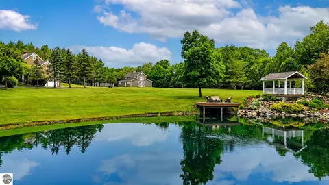 608 E Bluegrass Rd, Mount Pleasant, MI 48858