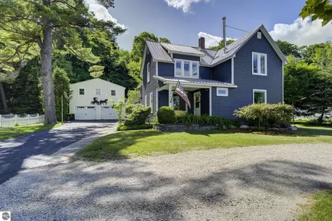 10860 S West Bayshore Dr, Traverse City, MI 49684