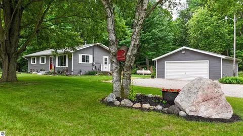 5190 S Vandecar Rd, Mount Pleasant, MI 48858