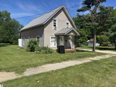 313 Pleasant Ave, Alma, MI 48801