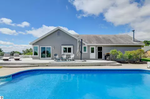 1744 Wayne St, Traverse City, MI 49684