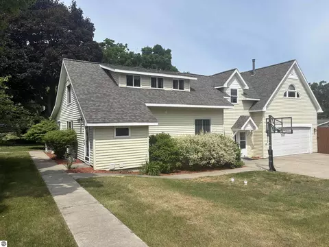 202 Seventeenth St, Traverse City, MI 49684