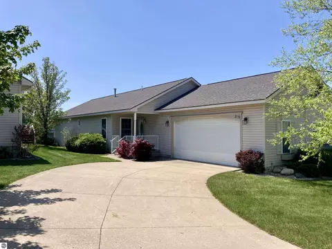 2116 Seaview Dr, Traverse City, MI 49686