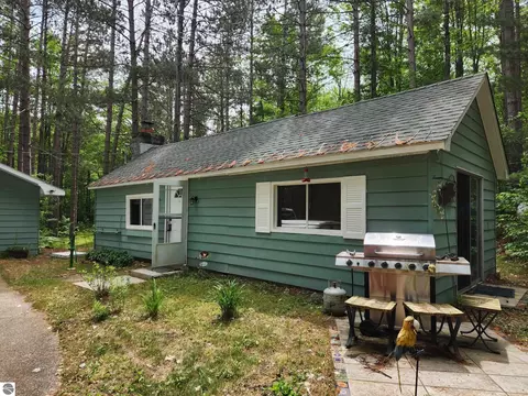 5364 Blue Lake Rd NE, Kalkaska, MI 49646