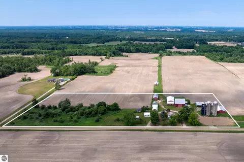 402 W Chapman Rd, Mount Pleasant, MI 48858