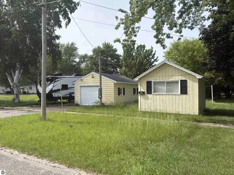 2507 Nelson St, Manistee, MI 49675