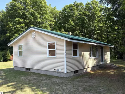 8655 SE Campbell Rd, Fife Lake, MI 49633