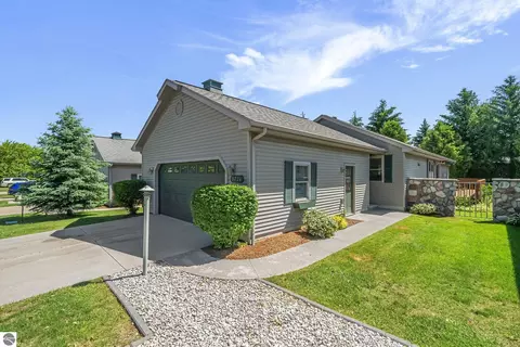3726 Creekside Dr #51, Traverse City, MI 49684