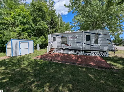 831 S Main St, Au Gres, MI 48703 photo 2