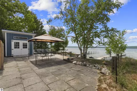 4354 Crystal Dr, Beulah, MI 49617
