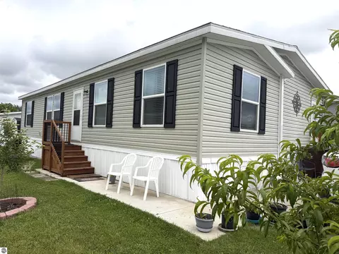 1042 Jackson Ct, Mount Pleasant, MI 48858