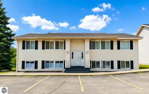 3800 Vale Dr, Traverse City, MI 49686