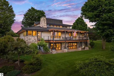3333 Kirkridge Dr, Williamsburg, MI 49690