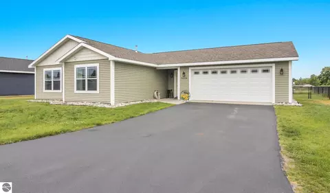 3664 Tanager Dr, Traverse City, MI 49685