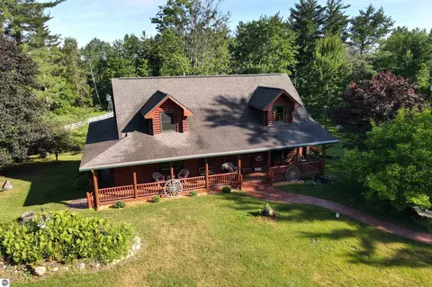 8100 Hodge Rd, Kingsley, MI 49649