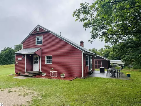 10131 W Laurel St, Lake City, MI 49651