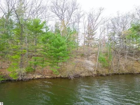 1557 Edgewater Rdg, Traverse City, MI 49684