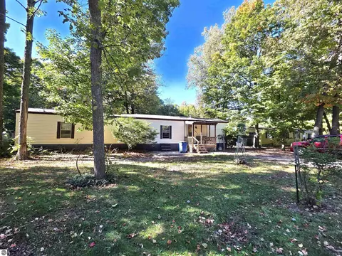 2822 W Ironwood Dr, Traverse City, MI 49685