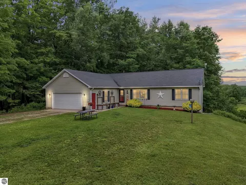 17924 River Bluffs Dr, Hersey, MI 49639