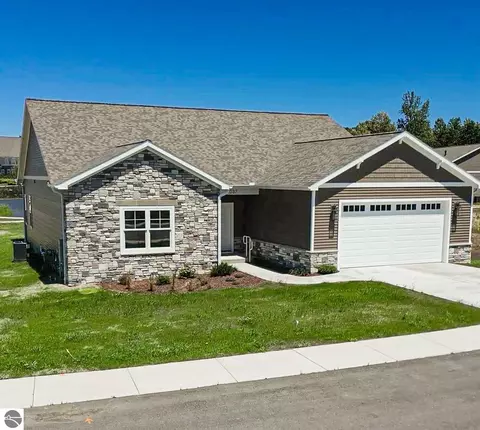 5037 Sheffer Farm Rd, Traverse City, MI 49685