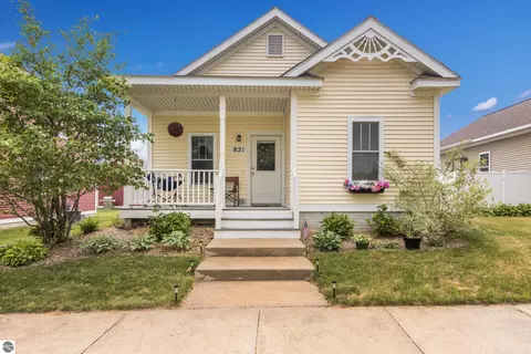 821 Traditions Dr, Traverse City, MI 49696