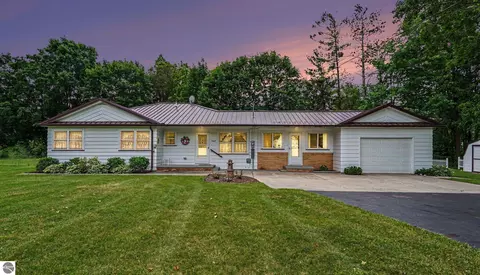 7427 Luella St, Hale, MI 48739