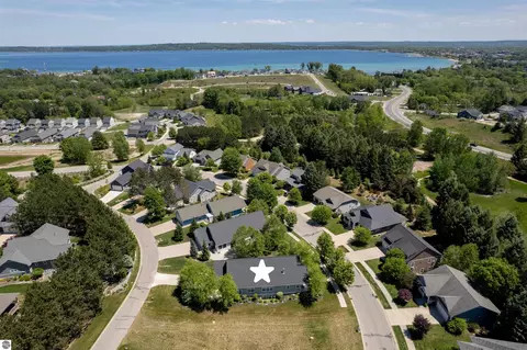 10758 Shrewbury St, Traverse City, MI 49684