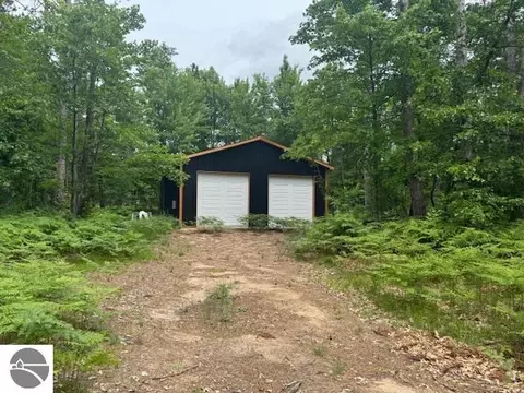 10384 W Rosted Rd, Lake City, MI 49651