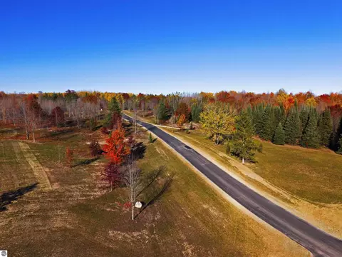 5803 SW Old Oak Trl, Fife Lake, MI 49633