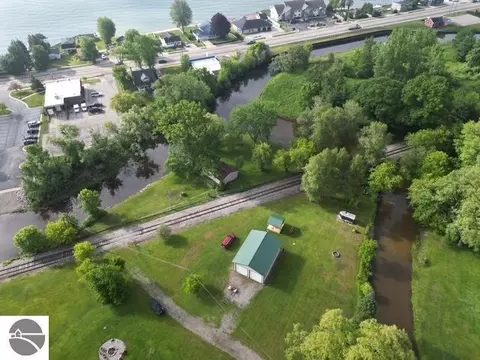 429 Hamilton Rd, Tawas City, MI 48763