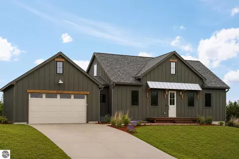 8558 S Olivia Dr, Maple City, MI 49664