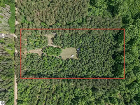 8767 Rustic Ln, Fife Lake, MI 49633