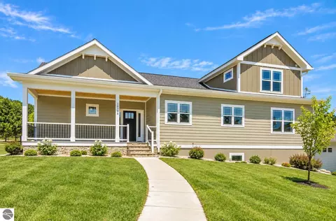 10788 Shrewbury St, Traverse City, MI 49684