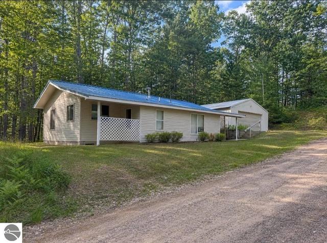 14054 W Pointe Rd, Atlanta, MI 49709
