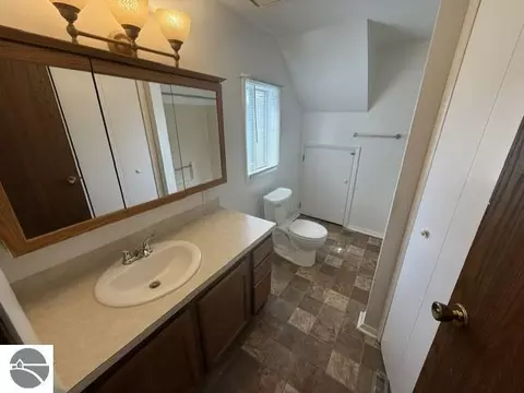 744 Saint Johns St, Ithaca, MI 48847 photo 9